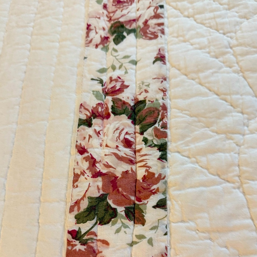 White Quilt with Pink Floral Decorative Details - Full Size - Picture 4 of 11